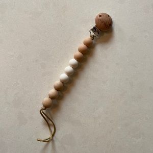 NEW Minika Pacifier Holder